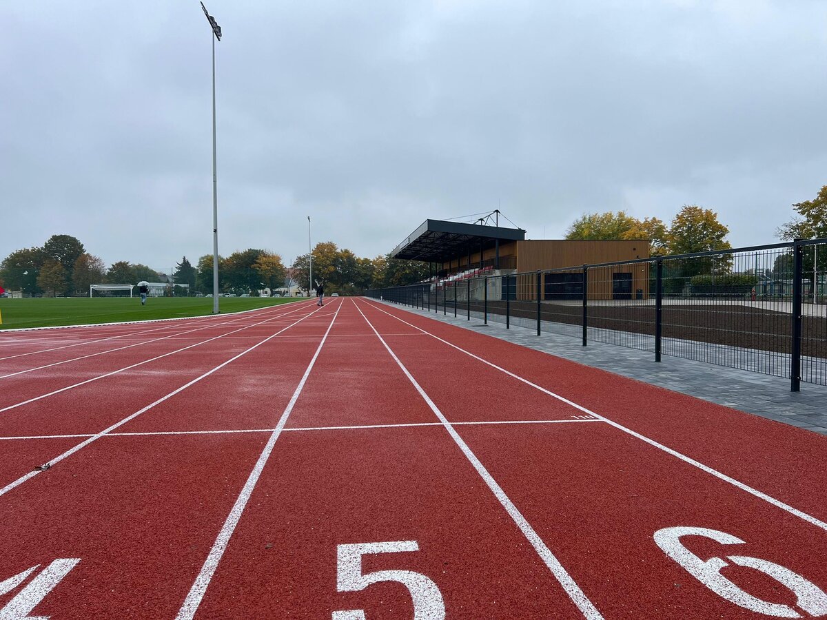 Sława - stadion lekkoatletyczno - piłkarski